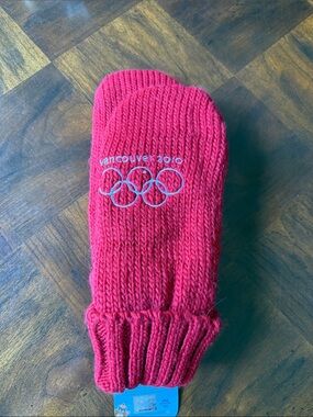 Vancouver 2010 Red Knit Mittens with Olympic Rings